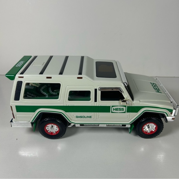 2004 HESS Truck Sport Utility Vehicle And Motorcycles 40th Anniversary Edition - Picture 6 of 7